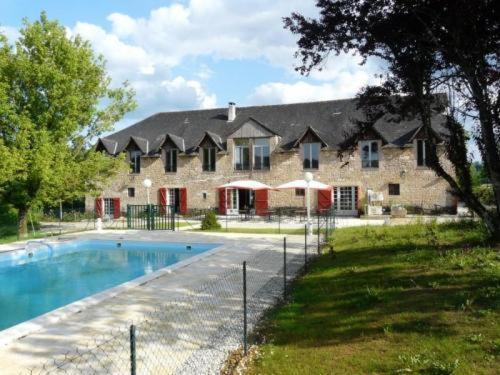 ホテル オーベルジュ ドゥ カルタサック Cressensac-Sarrazac エクステリア 写真